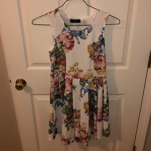 Women’s short/sleeveless dress